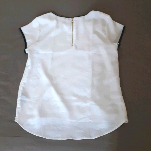 White top - Picture 2 of 5